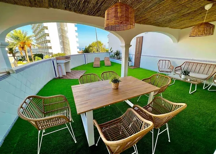 Con Gran Terraza Junto A La Playa