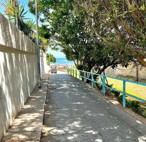 Con Gran Terraza Junto A La Playa * Torremolinos