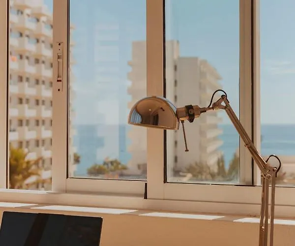 Con Gran Terraza Junto A La Playa *