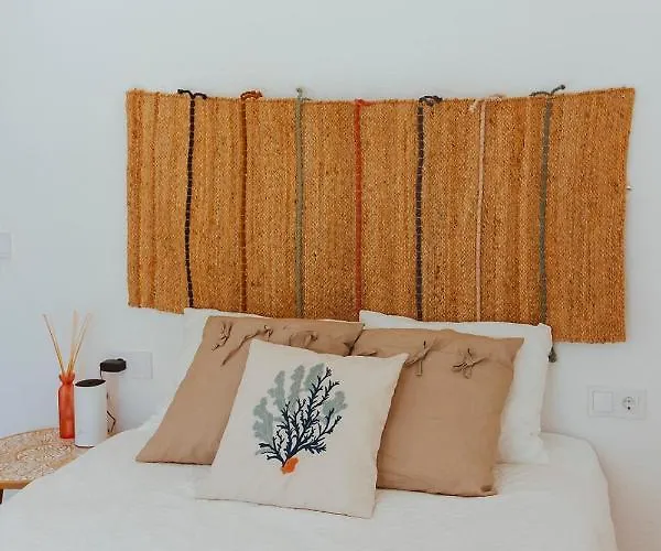 Con Gran Terraza Junto A La Playa