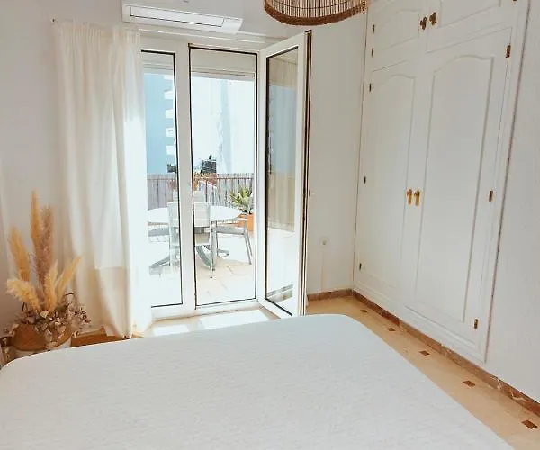 Con Gran Terraza Junto A La Playa Torremolinos