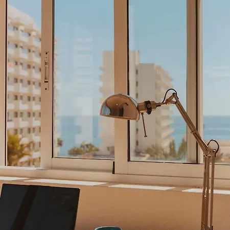 Con Gran Terraza Junto A La Playa *