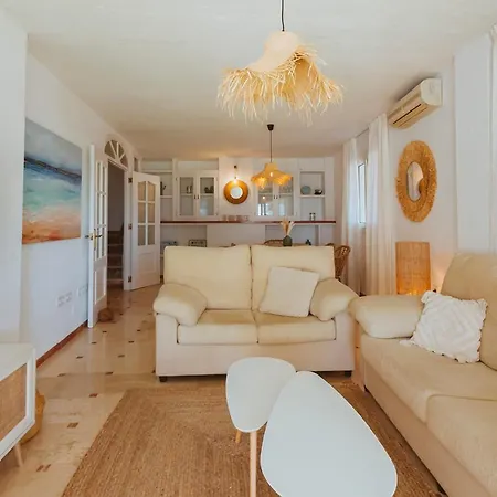 Con Gran Terraza Junto A La Playa *