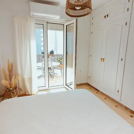 Con Gran Terraza Junto A La Playa Torremolinos