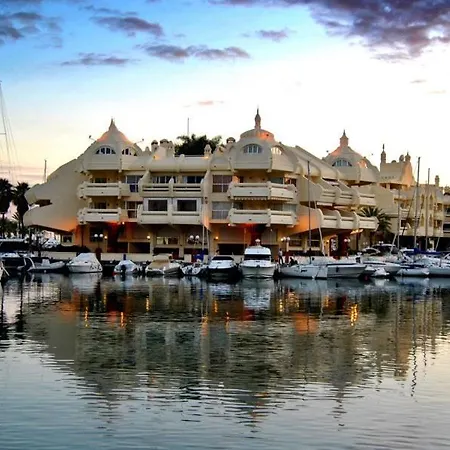 Con Gran Terraza Junto A La Playa Torremolinos