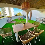 Con Gran Terraza Junto A La Playa